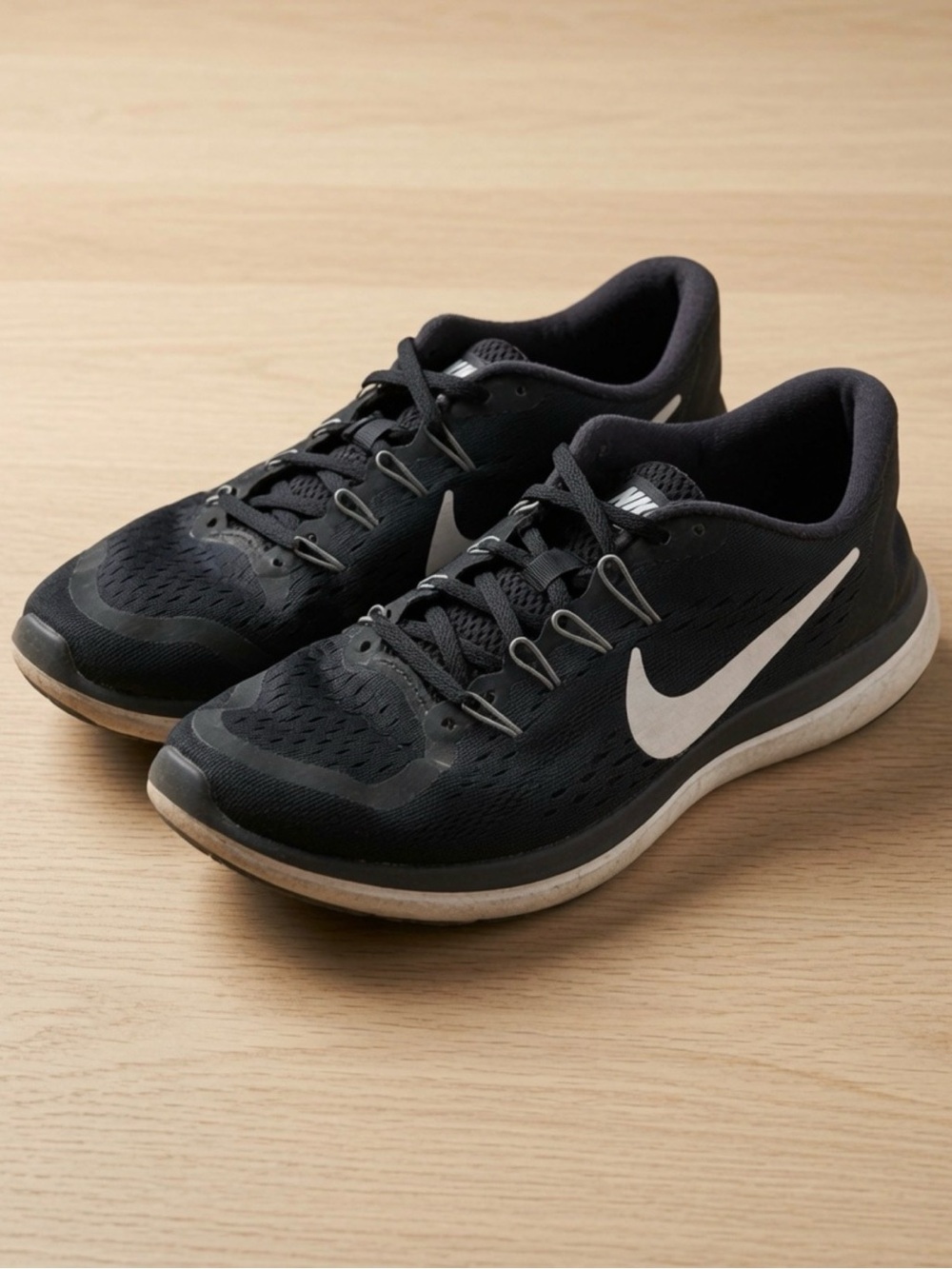 Nike Flex 2017 RN Running Shoes Black White Women’s Size 7 Athletic Sneakers